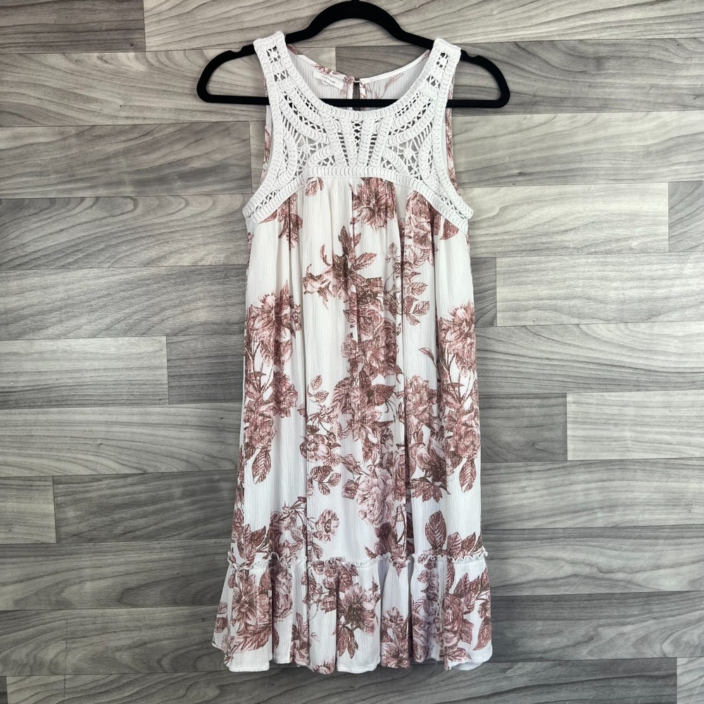 Maurices Shift Dress Women's XS White‎ Rayon Floral Crochet Neckline Cottagecore